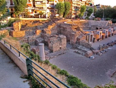 Θεσσαλονίκη: Ζευγάρι έκλεψε χρήματα και έγγραφα από άνδρα βάζοντας το σκύλο τους να τον δαγκώσει!